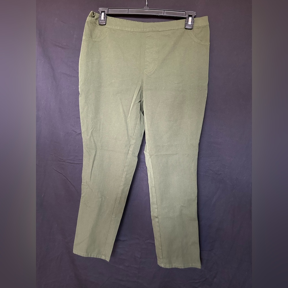Isaac Mizrahi green capri pants